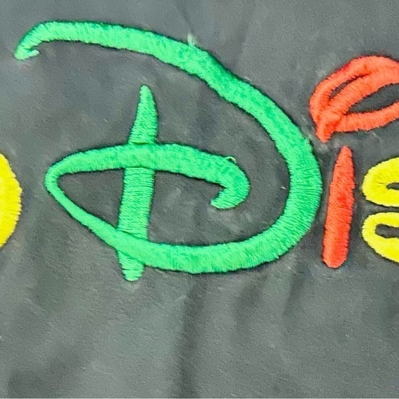 Vintage 90s Euro-Disney T-Shirt RARE Embroidered Rainbow Pride Streetwear Casual - Picture 5 of 5